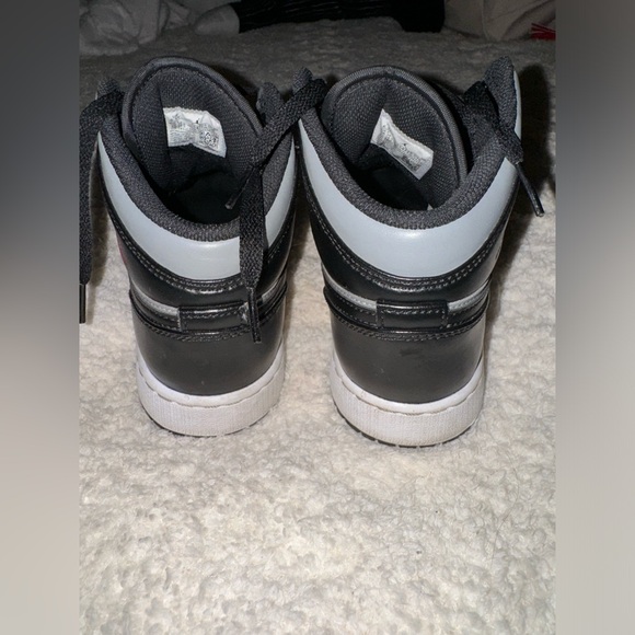 Air Jordan 1 Mid GS ‘shadow’ - Picture 3 of 5